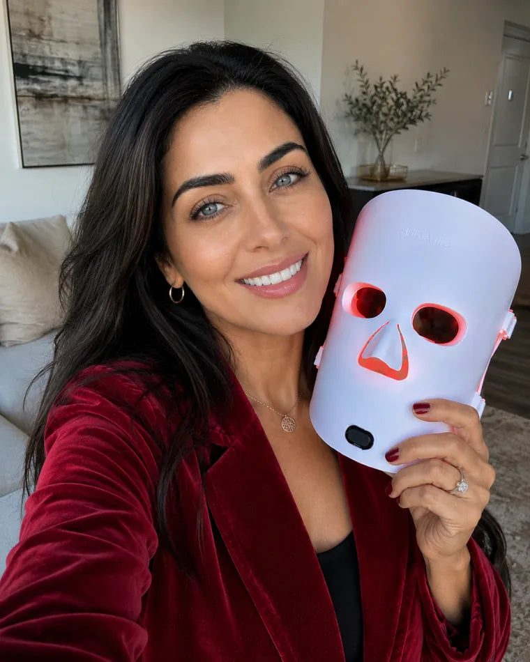 Leila holding The Aura™ mask